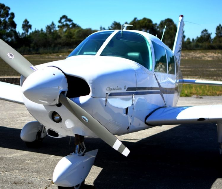 PIPER PA-28 180 CHEROKEE