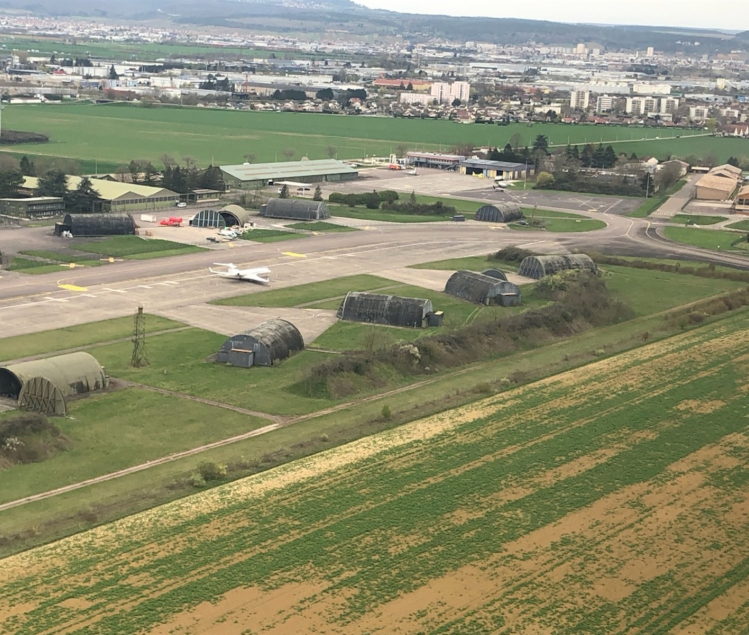 BUREAUX / HANGAR A LOUER