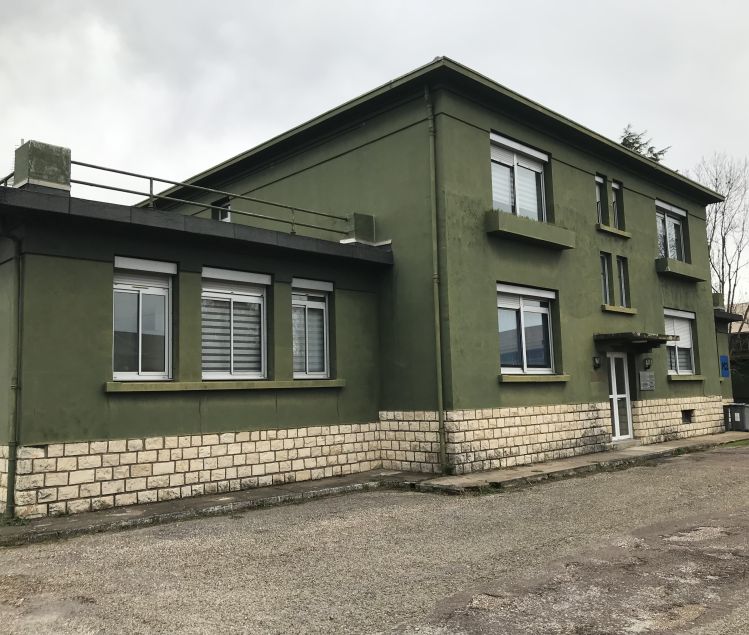 BUREAUX / HANGAR A LOUER