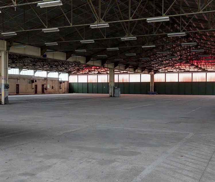 BUREAUX / HANGAR A LOUER