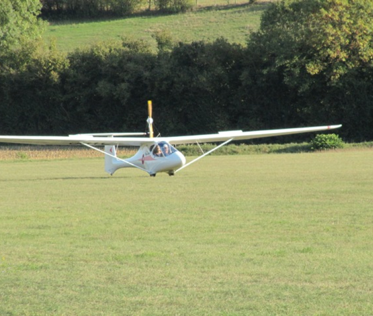   MOTOPLANEUR TUKAN D10