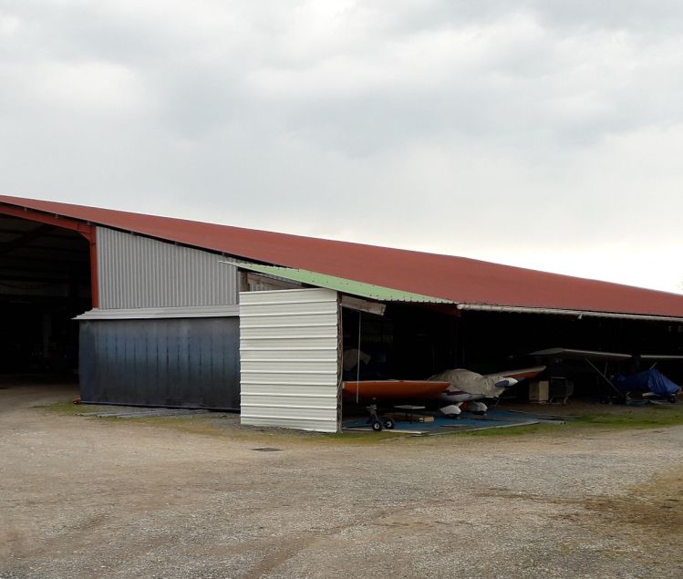 PLACE DE HANGAR VAR