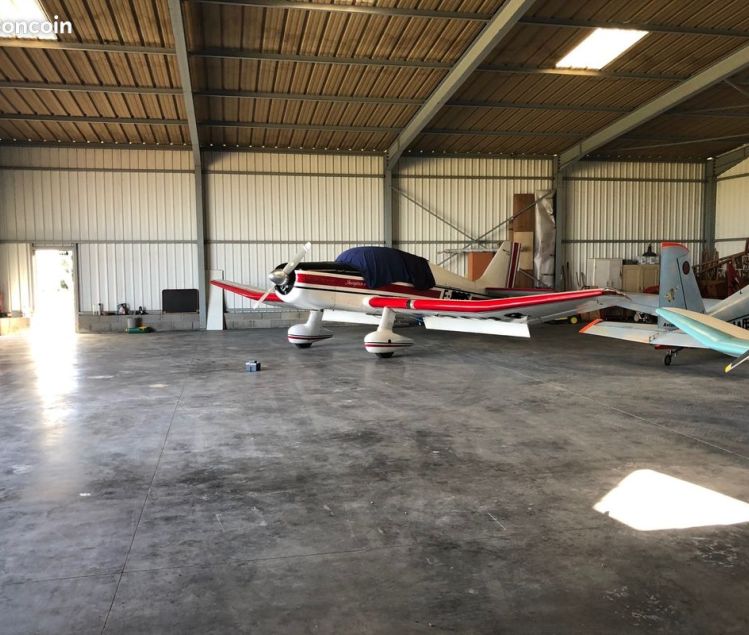 HANGAR LFHV VILLEFRANCHE 