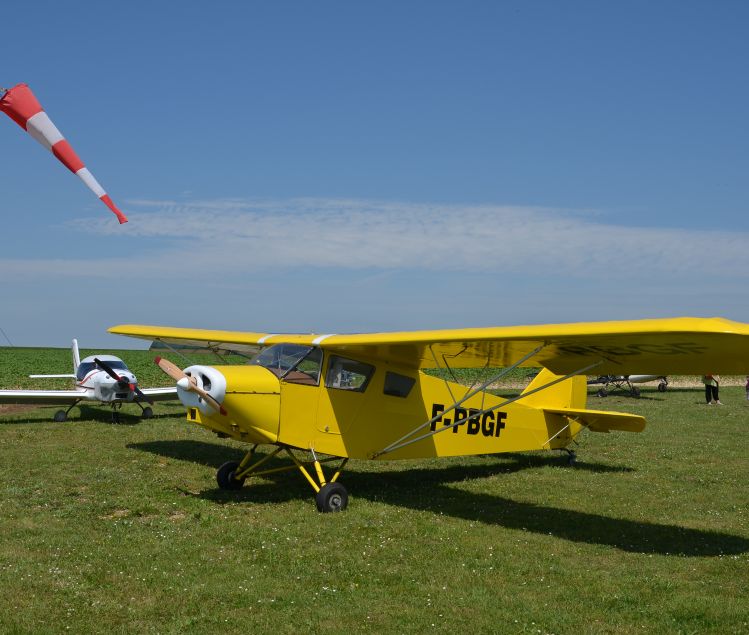 AVION ANCIEN DE 1950