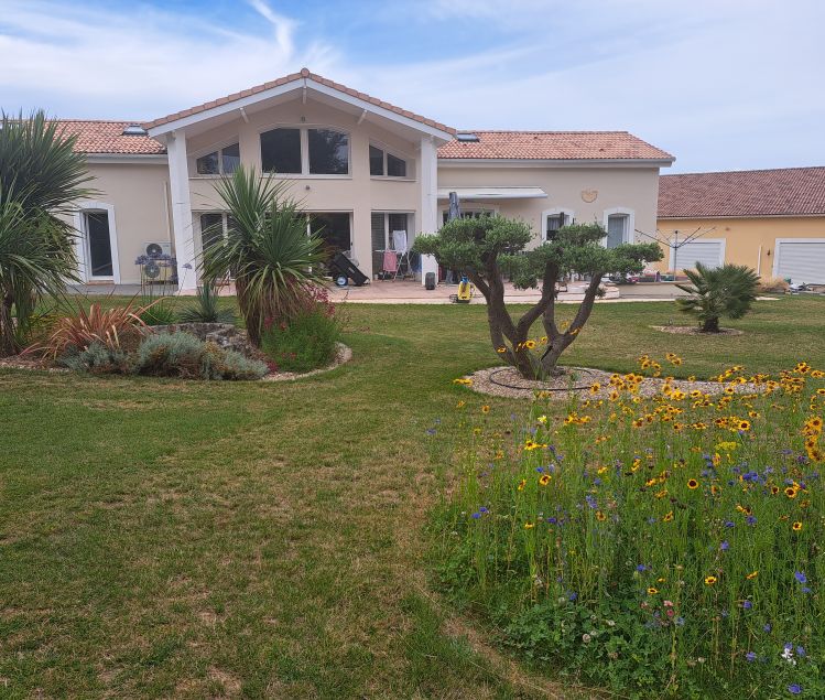 MAISON ET HANGAR LF8523 