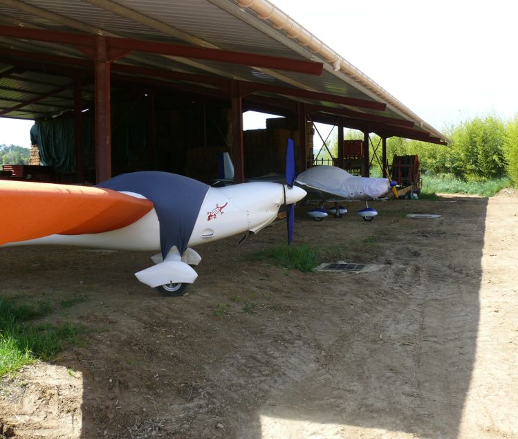 PLACE DE HANGAR VAR 3-AXE