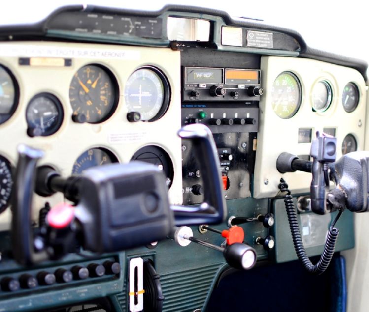 CESSNA FA-150L AEROBAT