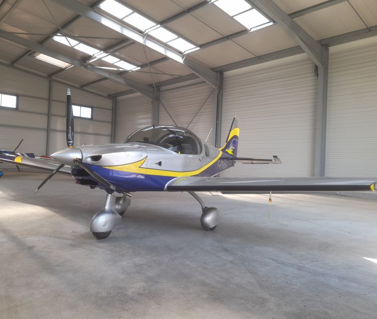 VENDS AVION