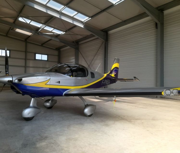 VENDS AVION