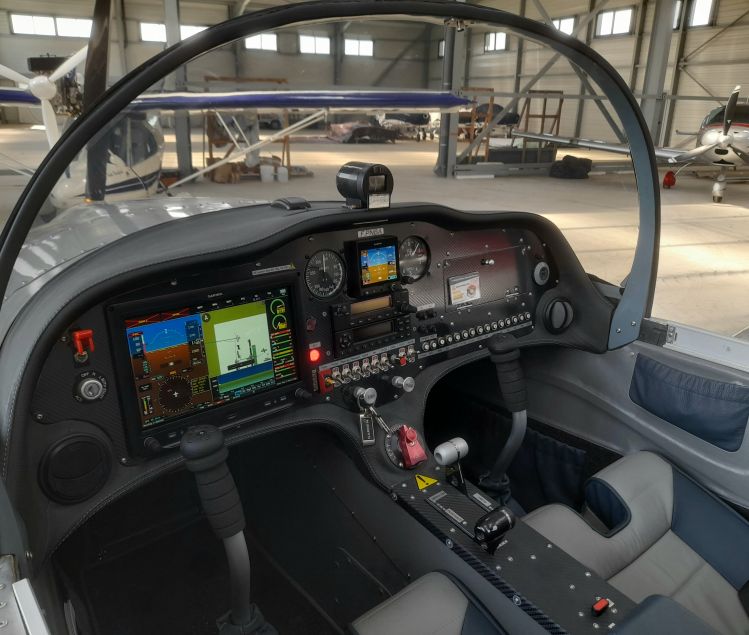 VENDS AVION
