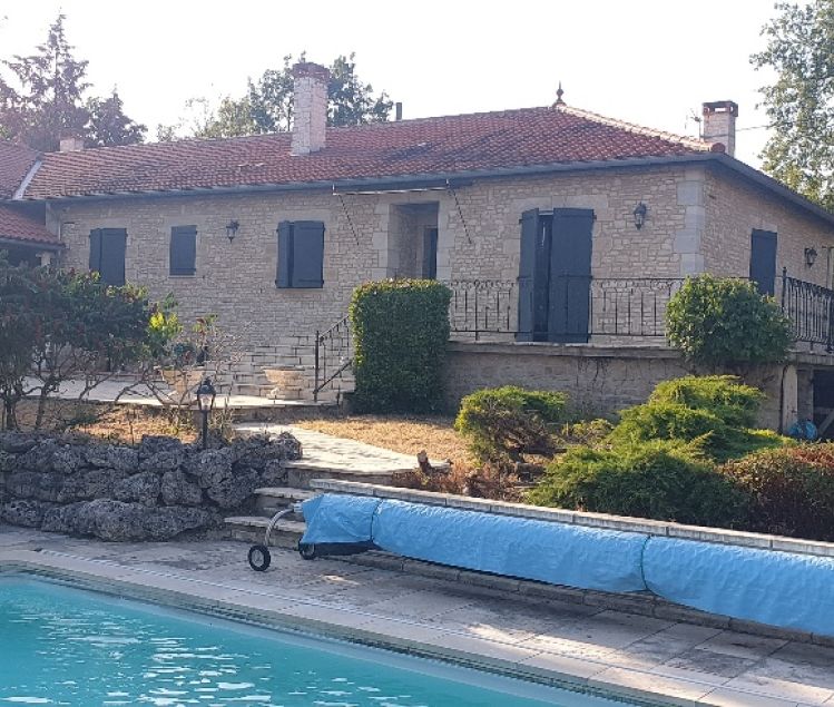 MAISON 265M2 + PISTE  ULM