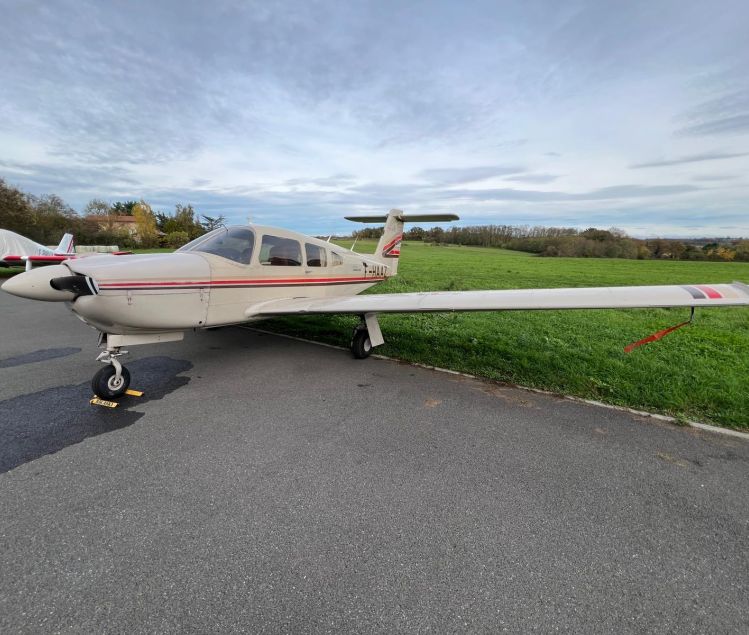 PIPER PA-28-RT201 ARROW 4