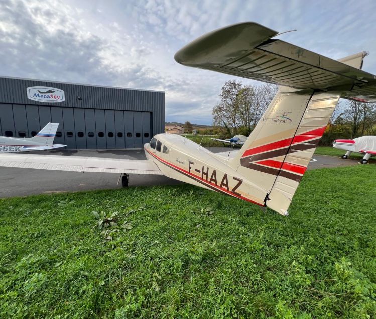 PIPER PA-28-RT201 ARROW 4