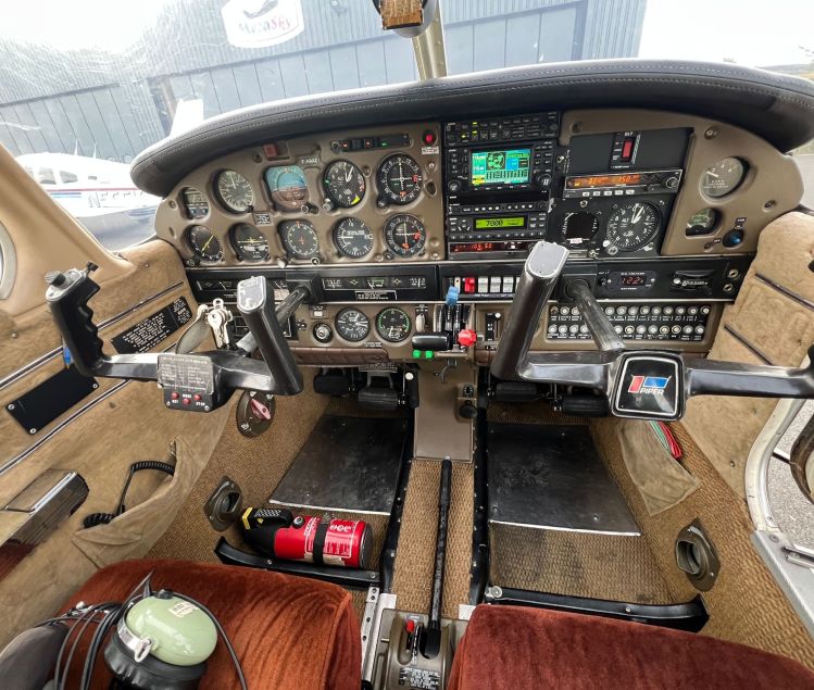 PIPER PA-28-RT201 ARROW 4