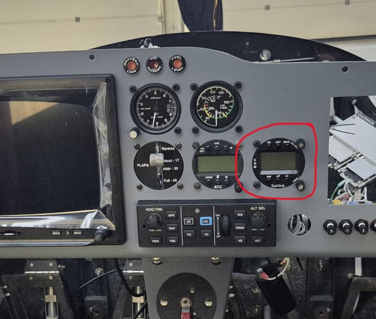 RADIO FUNKE VHF ATR833