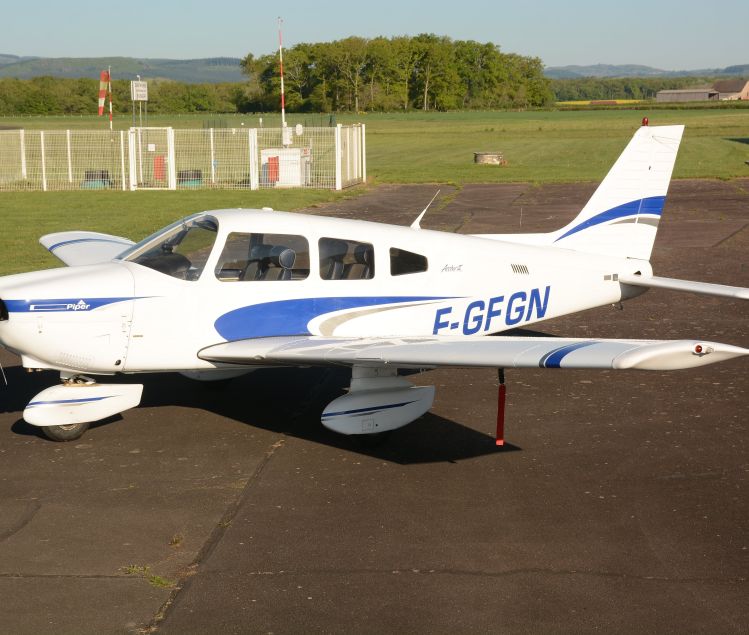 VENDS AVION PIPER PA28-18