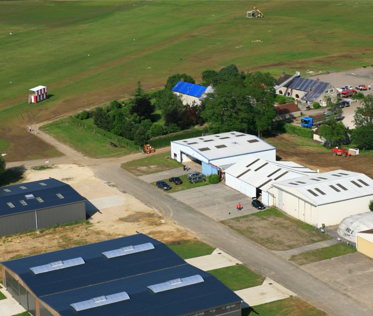 PLACES DE HANGAR A LOUER