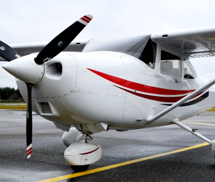 CESSNA 182 S SKYLANE
