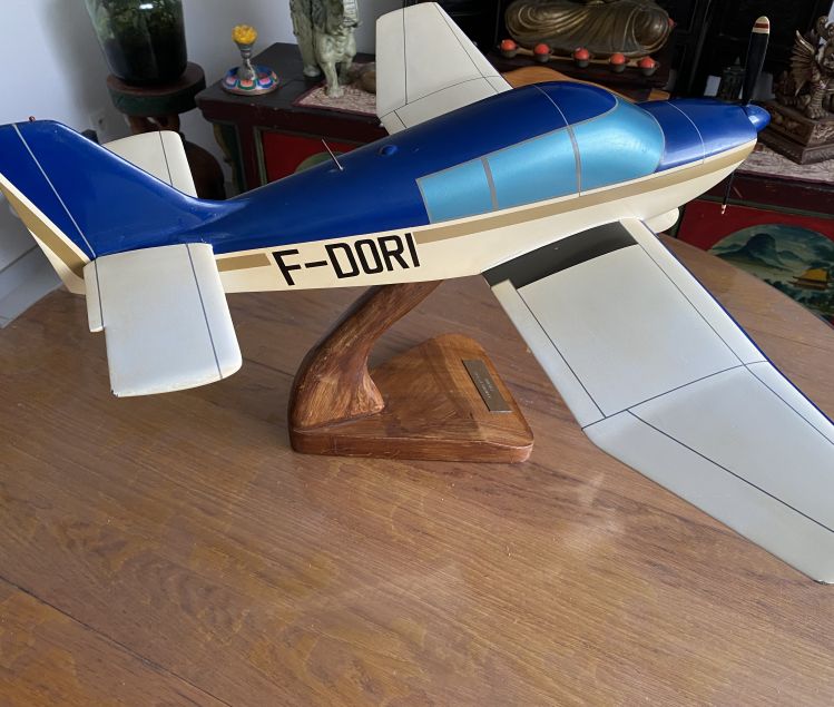 MAQUETTE AVION ROBIN DR40