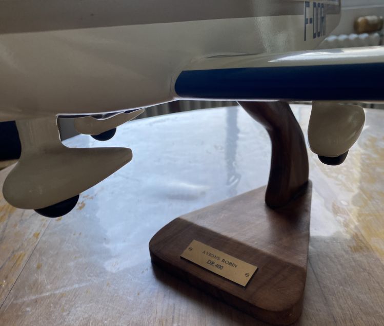 MAQUETTE AVION ROBIN DR40