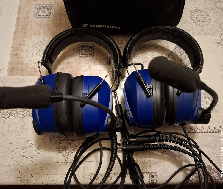 LOT DE 2 CASQUES HME100