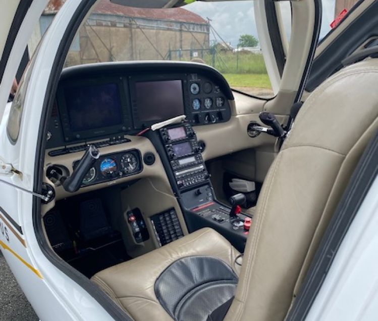 AVION CIRRUS SR22 