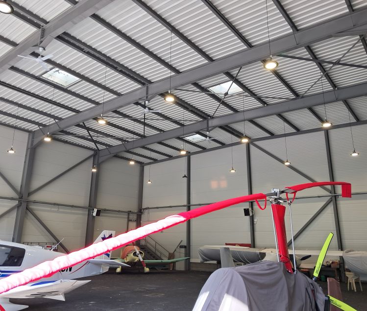 LOCATION HANGAR LFNC