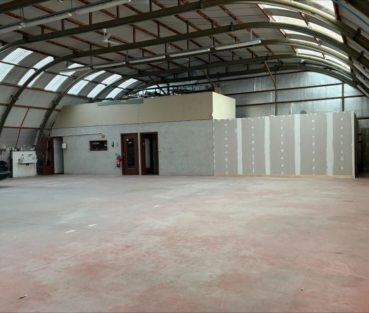 LOCATION HANGAR AERO LFGH